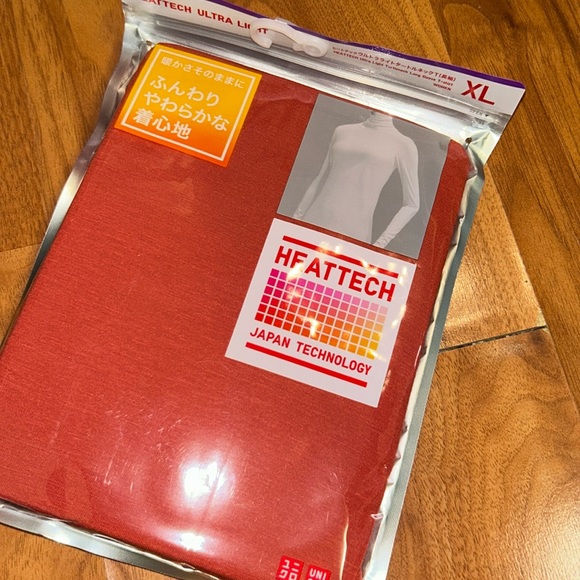 NWT Uniqlo HEATTECH Ultra Light Turtleneck Long Sleeve - Picture 2 of 8